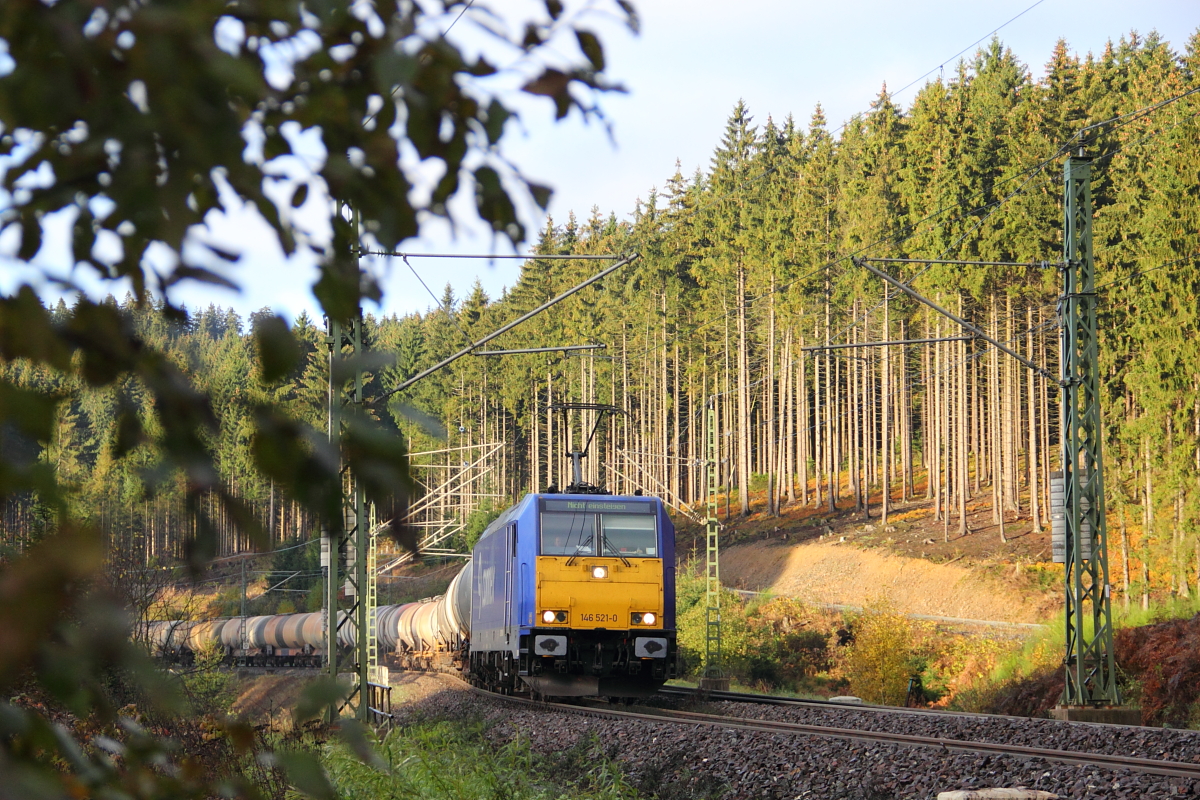146 521-0 InterConnex im Frankenwald bei Steinbach am 23.10.2015.