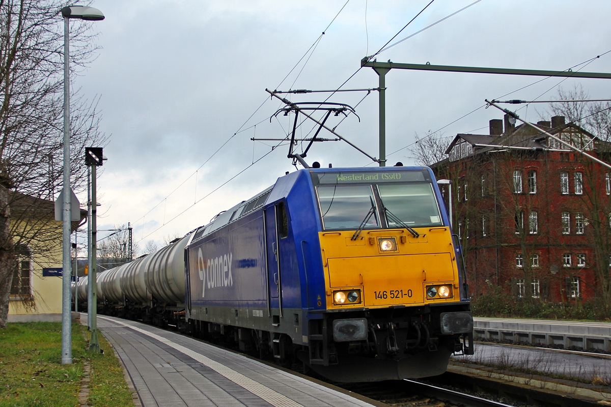 146 521-0 mit einem Kesselwagenzug von Kassel kommend in Richtung Bebra. 21.02.2014 Baunatal-Guntershausen