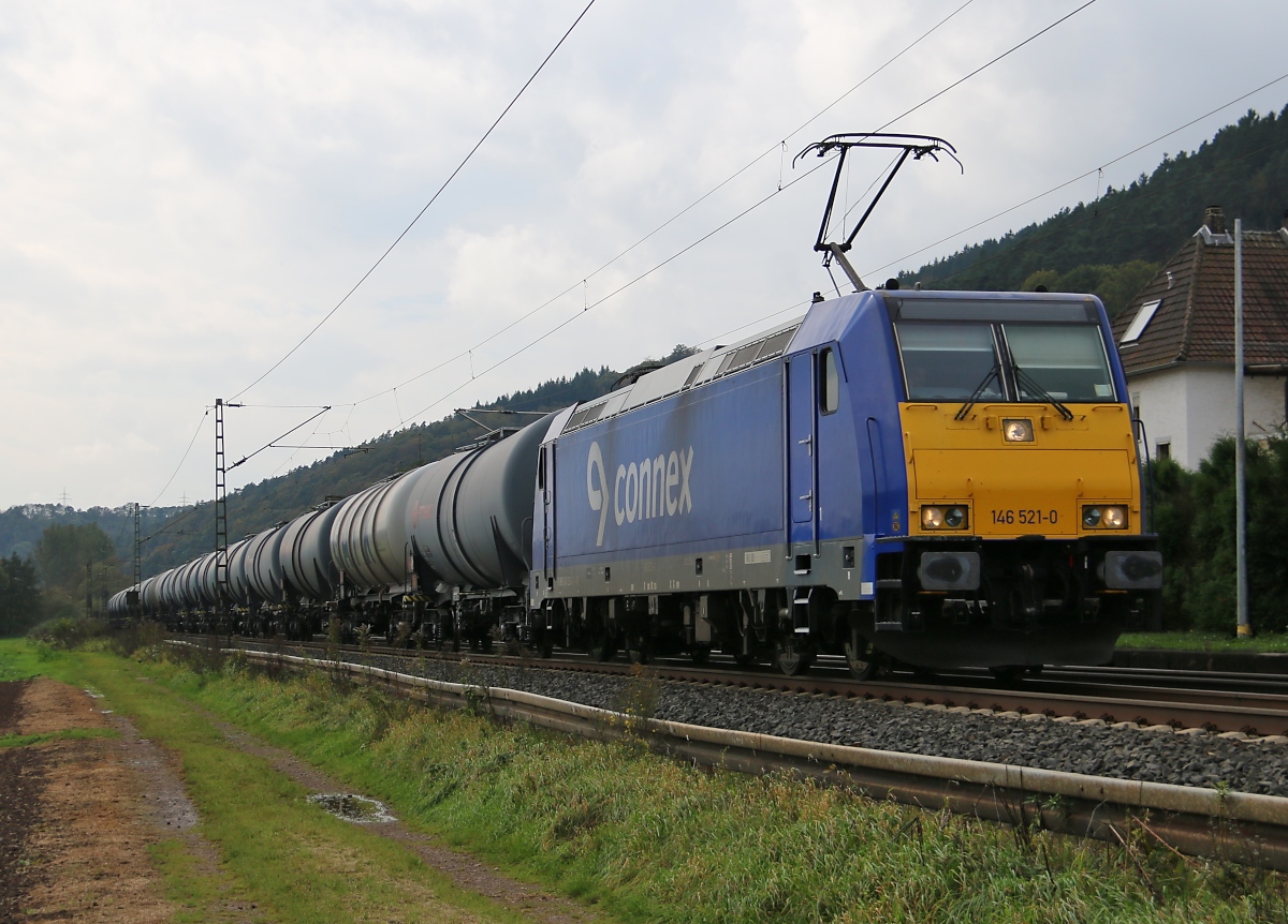 146 521-0 mit Kesselwagenzug in Fahrtrichtung Norden. Aufgenommen in Ludwigsau-Friedlos am 10.10.2014.