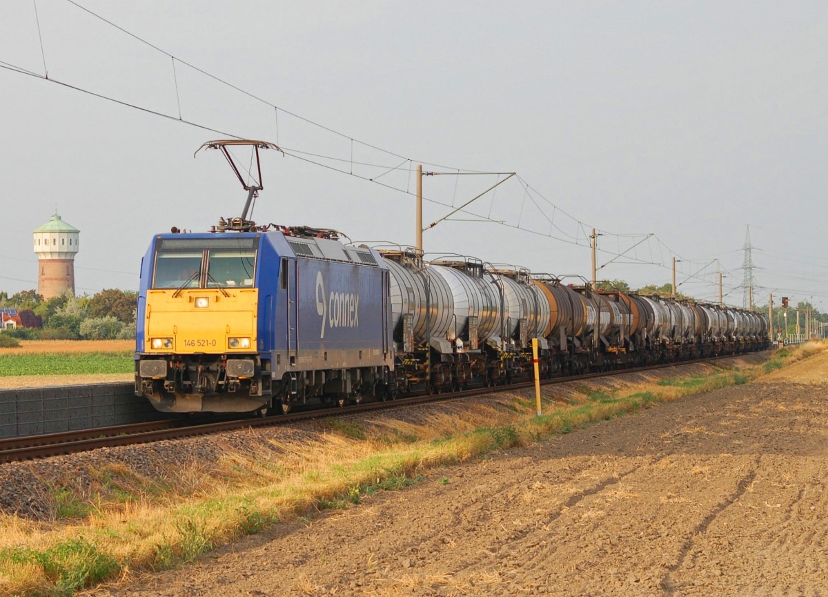146 521-0 zieht ihren Kesselwagenzug, aus Ludwigshafen BASF,KTL kommend, Richtung Ludwigshafen-Oggersheim (August 2015).
