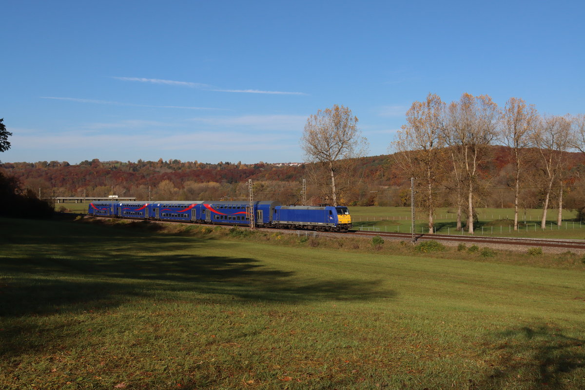 146 521 zieht den SRI Doppelstockzug durch Kirchentellingsfurt in Richtung Stuttgart.