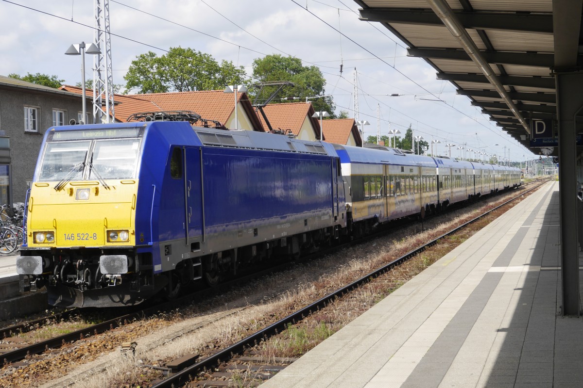 146 522 (Halterkürzel OLA) mit InterConnex Warnemünde - Leipzig in Neustrelitz, 18.6.14.