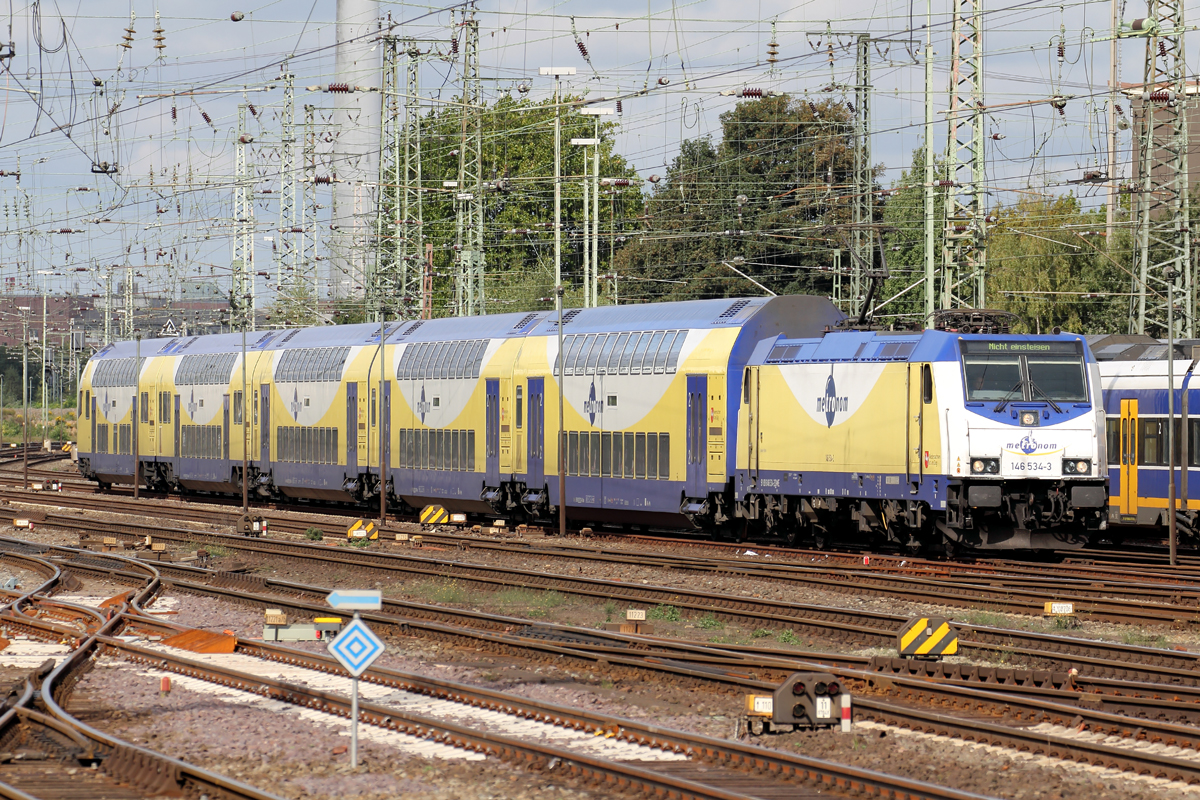146 534-3 bei der Einfahrt in Bremen Hbf. 21.9.2013