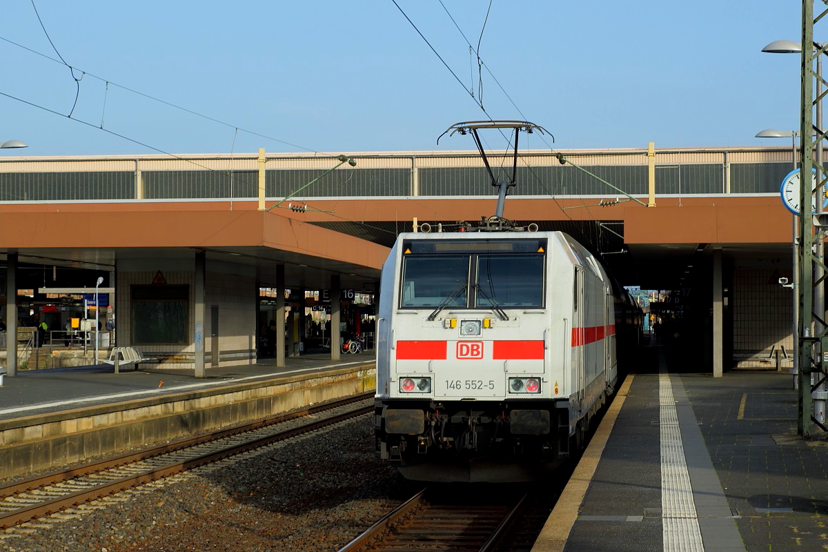 146 552-5 als Schlußlok des IC 2202 am 12.11.2016 im Düsseldorfer Hauptbahnhof
