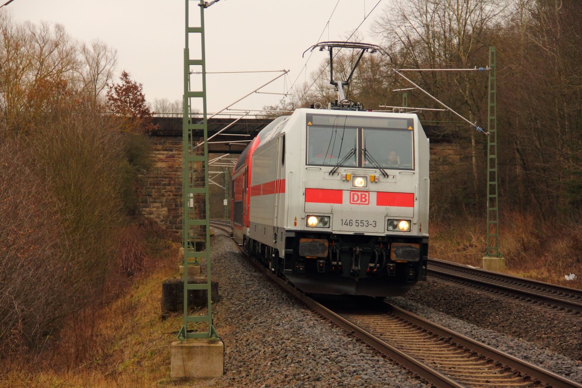 146 553-3 DB in Michelau am 11.02.2015. (Bild entstand vom Ende des Bahnsteigs)