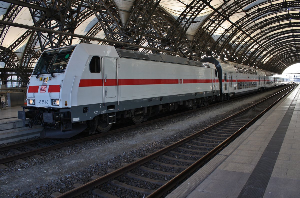 146 553-3 steht am 30.9.2017 mit dem IC2048 nach Köln Hauptbahnhof im Dresdener Hauptbahnhof bereit.