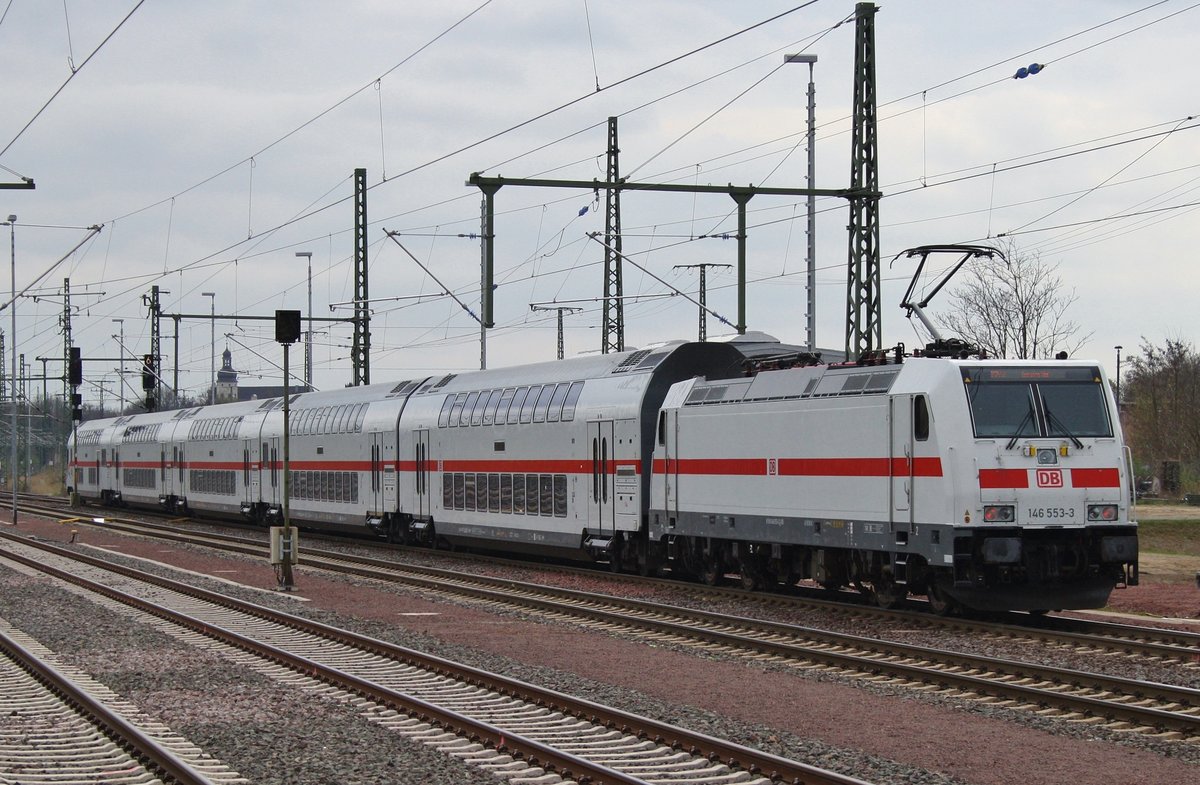 146 553-3 verlässt am 7.4.2017 mit dem IC2441 von Köln Hauptbahnhof nach Dresden Hauptbahnhof den Magdeburger Hauptbahnhof. 