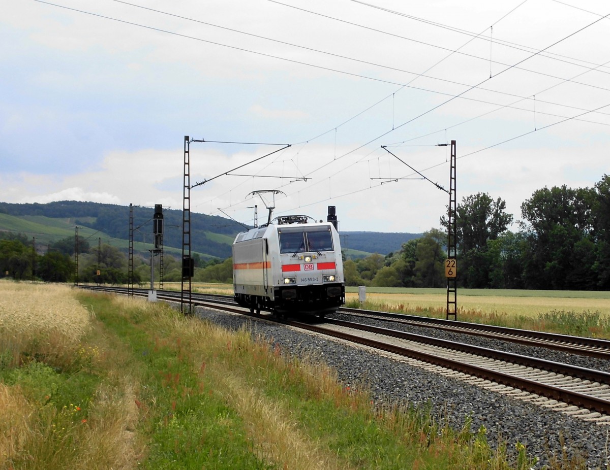 146 553 fährt am 21.6.14 Lz durch das Maintal.
Festgehalten kurz vor Karlstadt (Main).