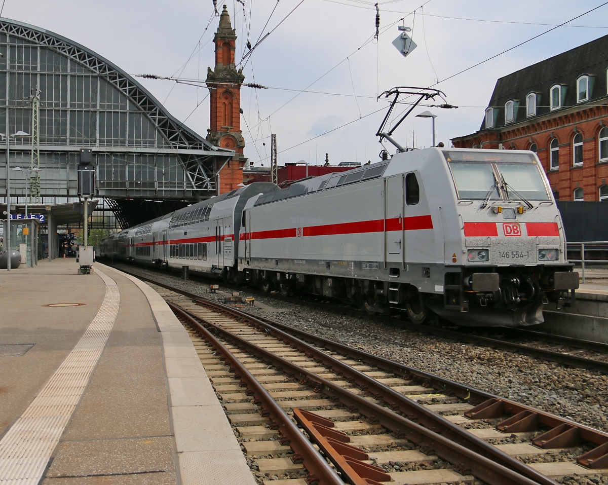 146 554-1 schiebt einen IC2 in den Hauptbahnhof Bremen. Aufgenommen am 11.05.2016.