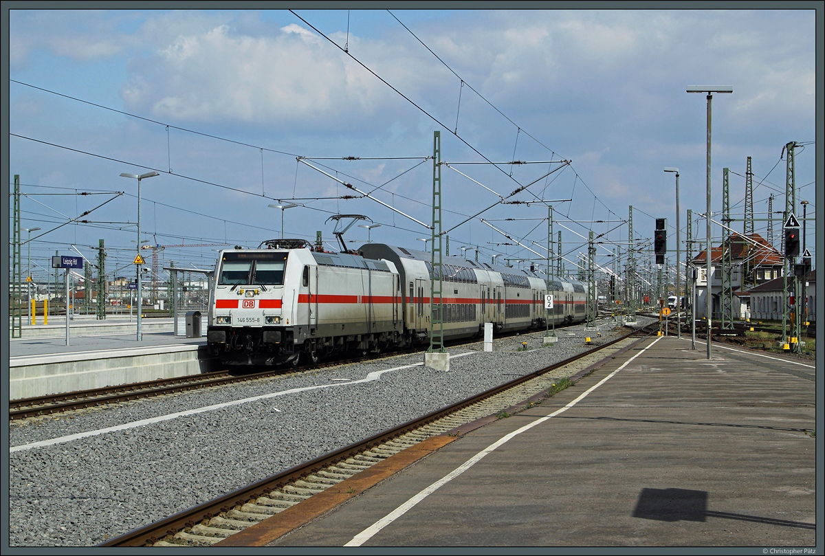 146 555-8 fährt am 09.04.2016 mit dem IC 2035 in Leipzig Hbf ein.