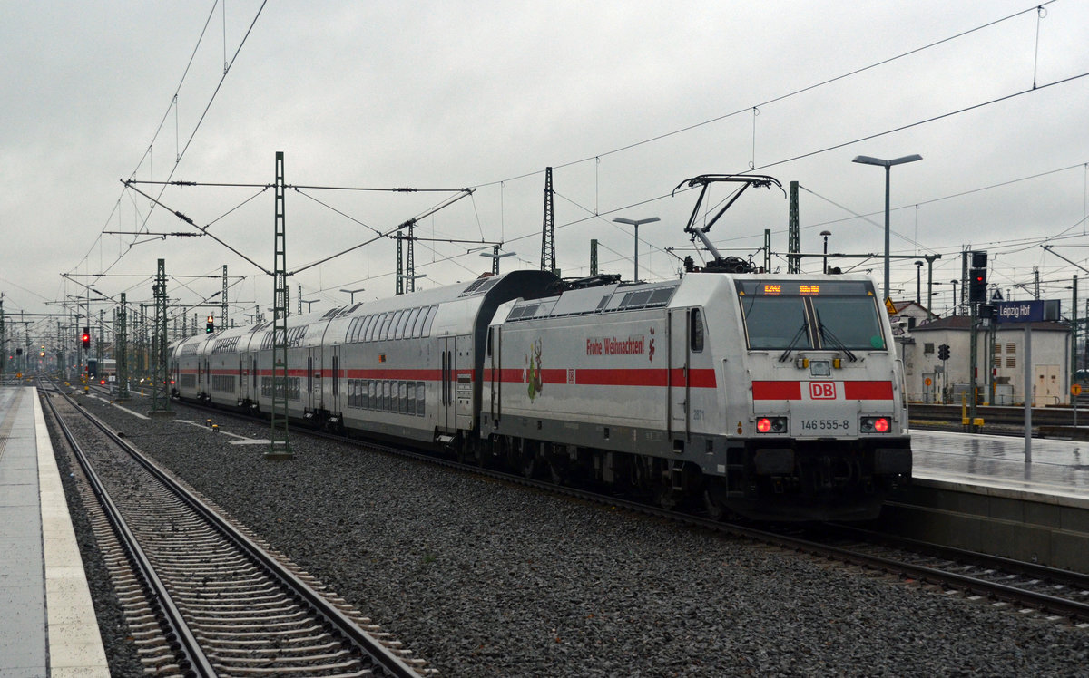 146 555 verlässt mit dem IC 2442 nach Köln am 21.12.17 den Hbf Leipzig.