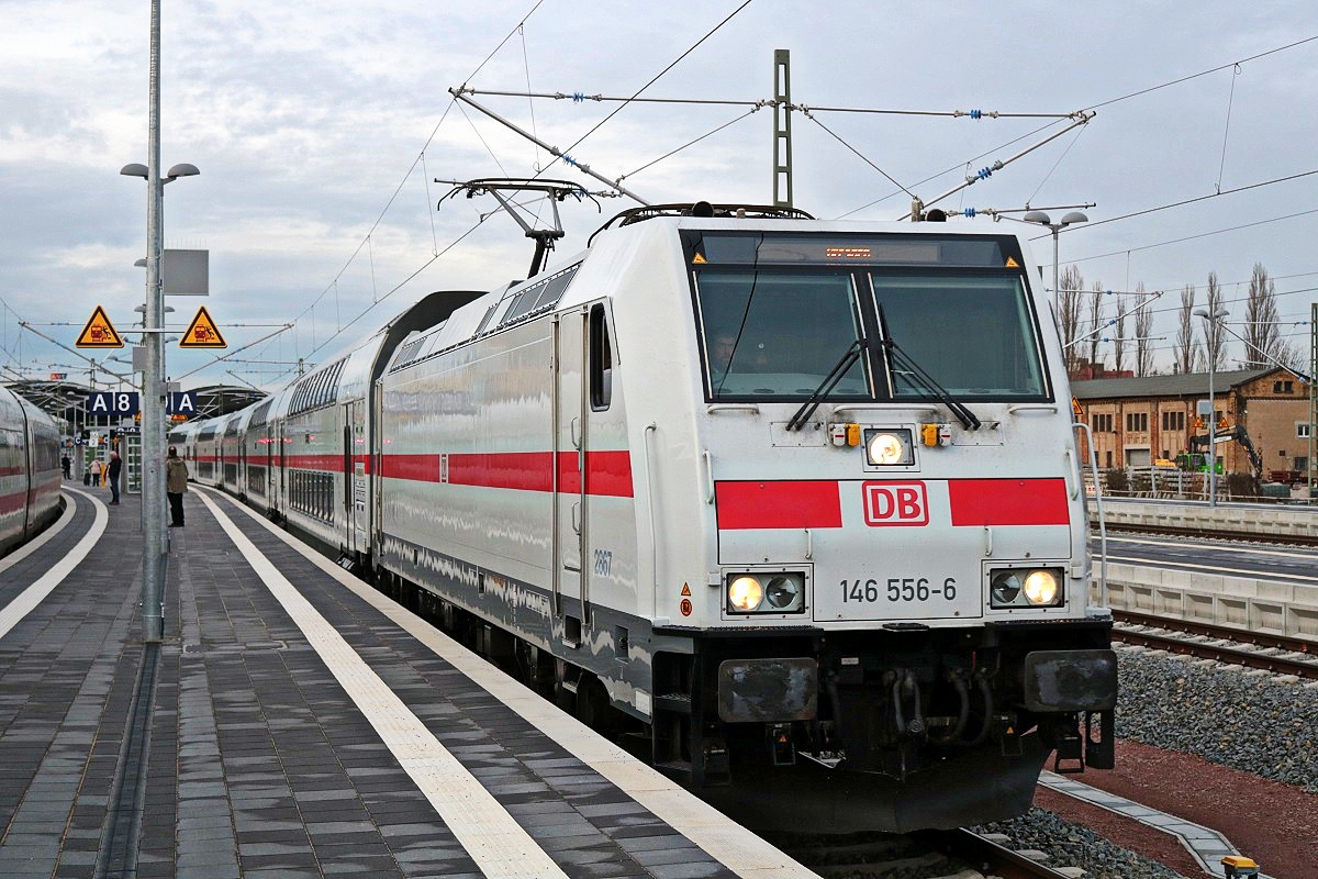 146 556-6 DB als IC 2541 (Linie 55) von Hannover Hbf nach Dresden Hbf verlässt Halle(Saale)Hbf auf Gleis 9. [27.12.2017 | 14:55 Uhr]