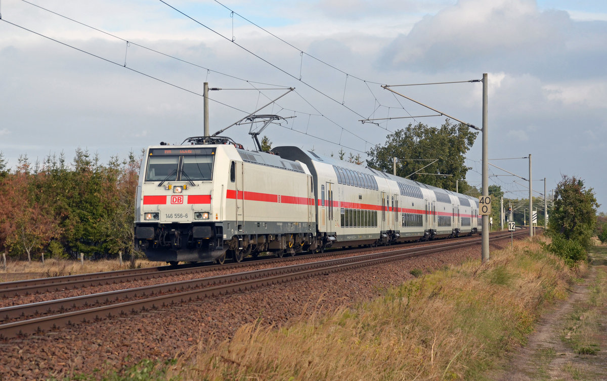 146 556 führte am 03.10.18 einen umgeleiteten IC durch Jeßnitz Richtung Bitterfeld. Wegen Bauarbeiten auf der Strecke Halle-Magdeburg wurde der Verkehr über Bitterfeld umgeleitet.