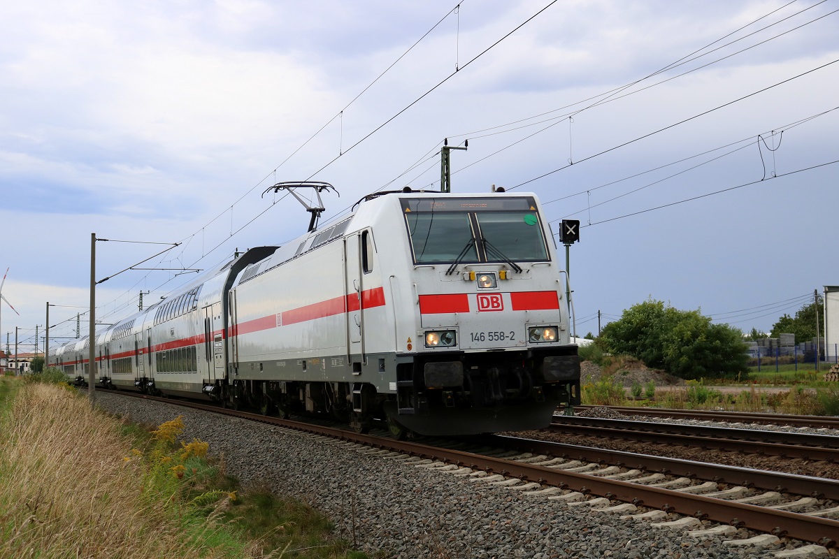 146 558-2 DB als IC 2443 (Linie 55) von Köln Hbf nach Dresden Hbf fährt in Niemberg auf der Bahnstrecke Magdeburg–Leipzig (KBS 340). [9.9.2017 | 12:50 Uhr]