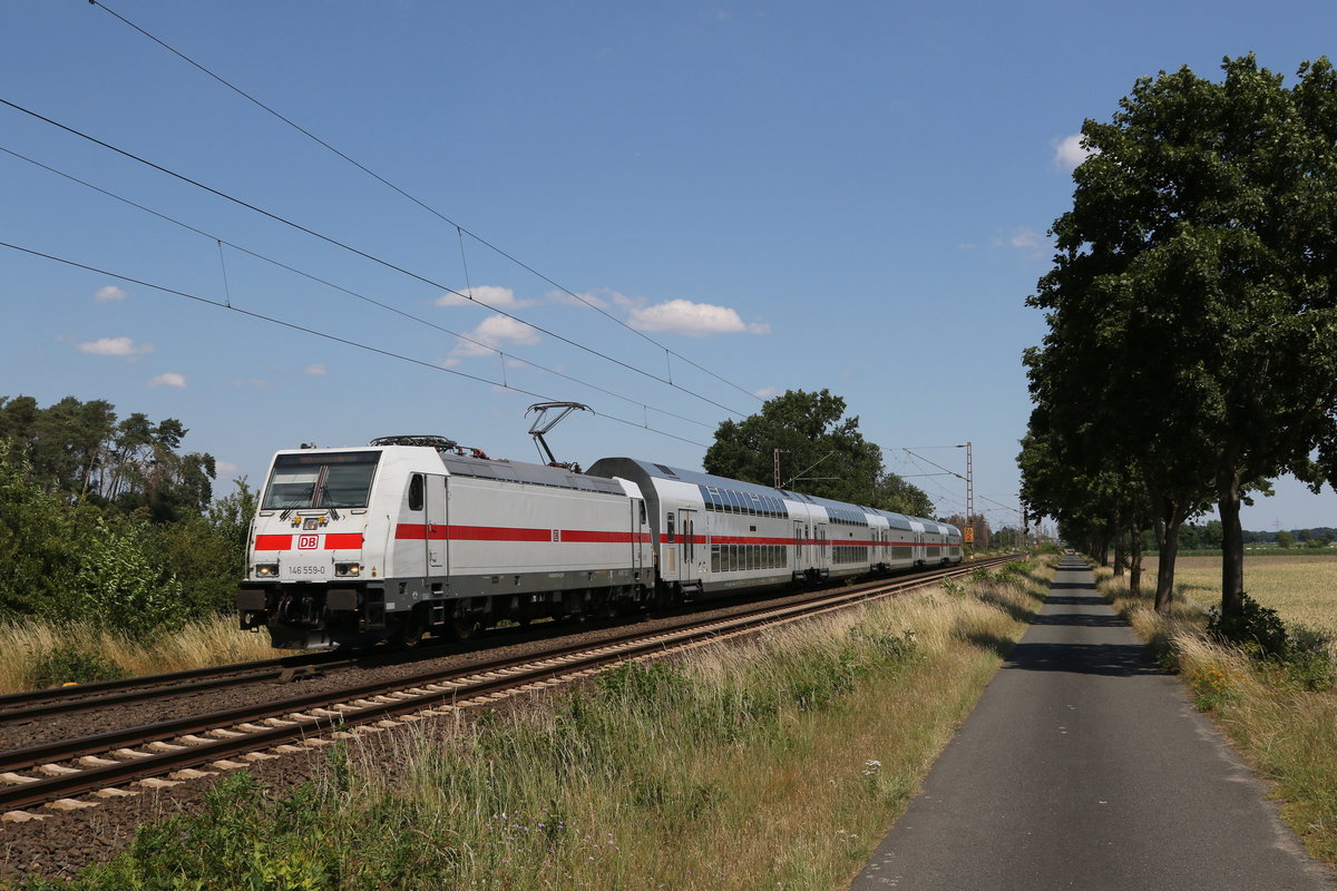 146 559 mit einem  IC  am 26. Juni 2020 bei Dörverden in Niedersachsen.