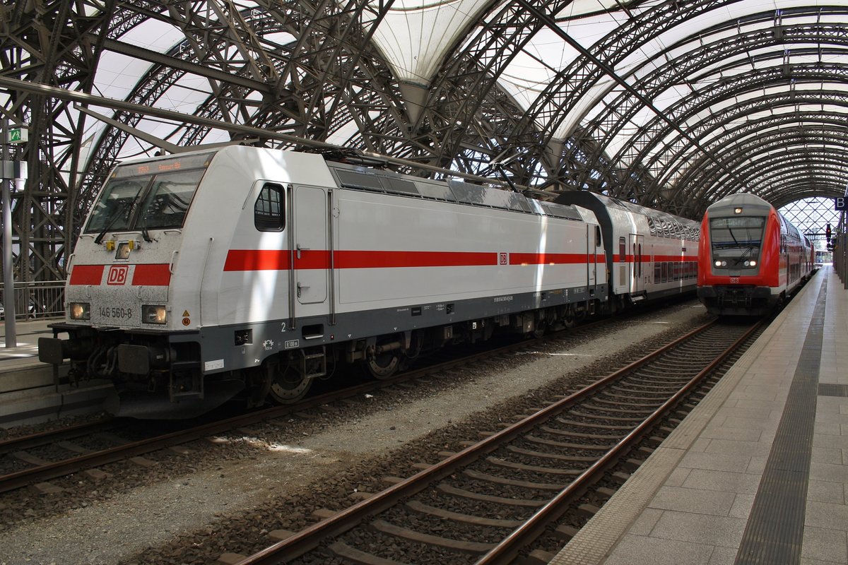 146 560-8 wartet am 27.5.2017 mit dem IC2442 von Dresden Hauptbahnhof nach Hannover Hauptbahnhof im Startbahnhof auf Abfahrt. Im Hintergrund steht die RB31 (RB18322) nach Elsterwerda-Biehla. 