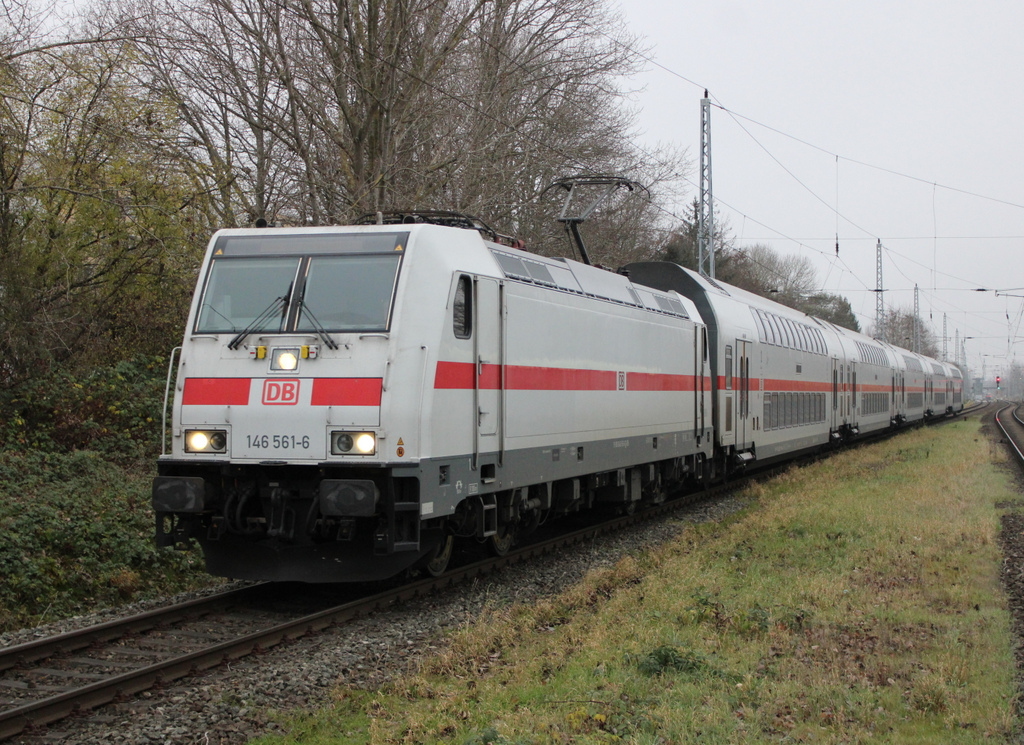 146 5616 mit IC 2239(WarnemündeLeipzig)bei der Durchfahrt in Rostock
