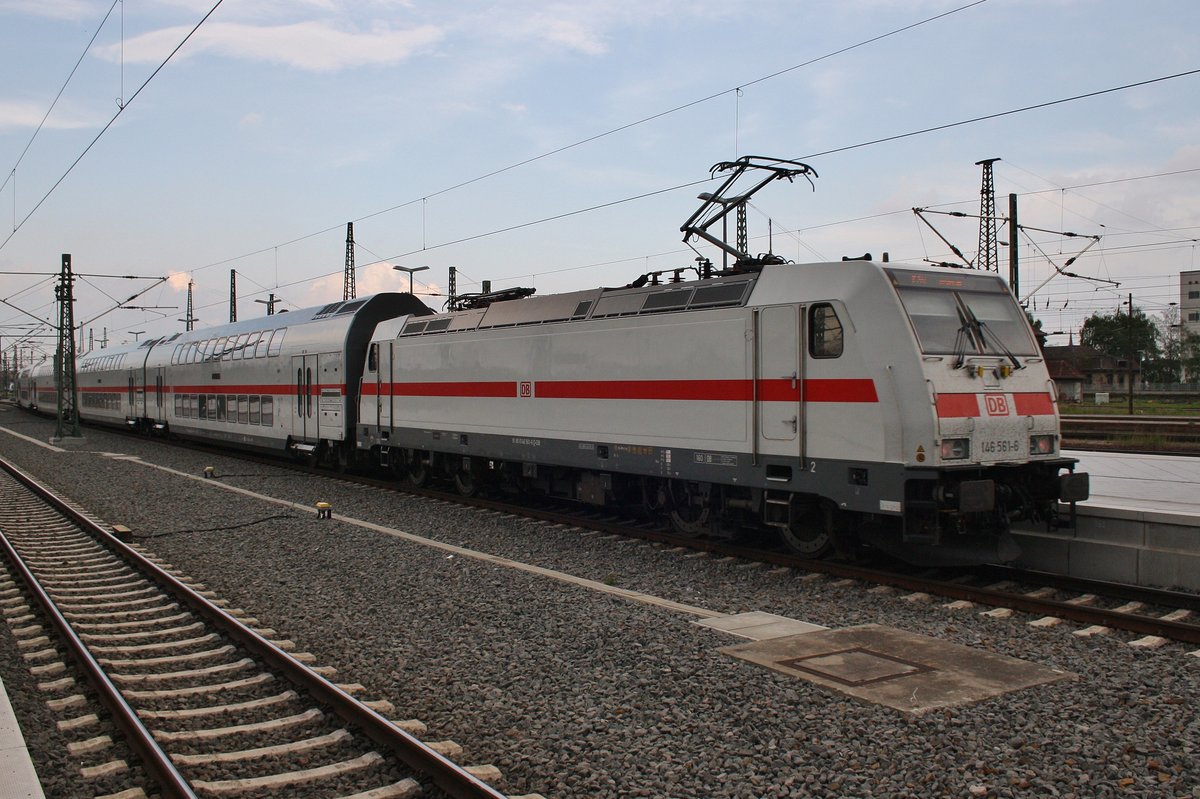 146 561-6 schiebt am 13.5.2017 den IC2441 von Köln Hauptbahnhof nach Dresden Hauptbahnhof aus dem Leipziger Hauptbahnhof.