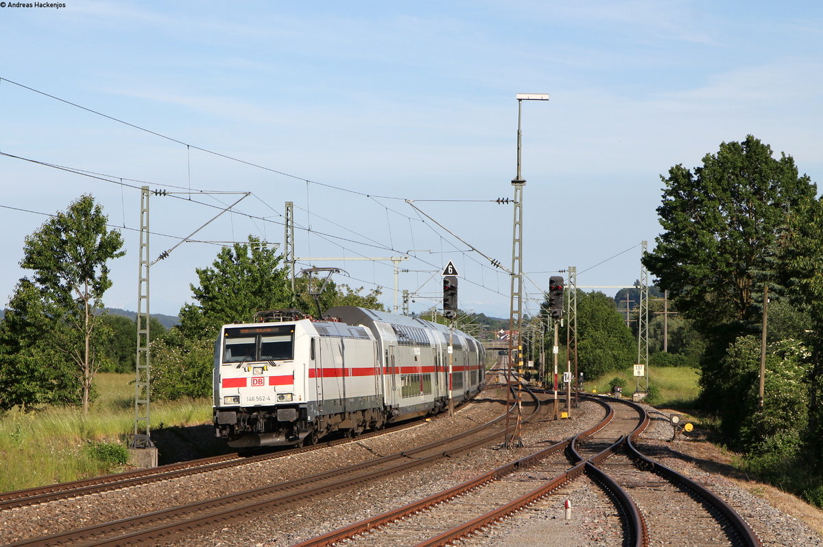 146 562-4 mit dem IC 2382/RE 52382 (Singen(Htw)-Stuttgart Hbf) in Welschingen 8.6.19