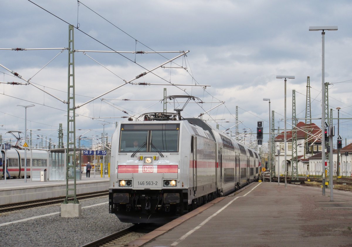 146 563-2 erreicht am 29.M�rz 2016 mit einem IC von Norddeich Mole den Leipziger Hbf.