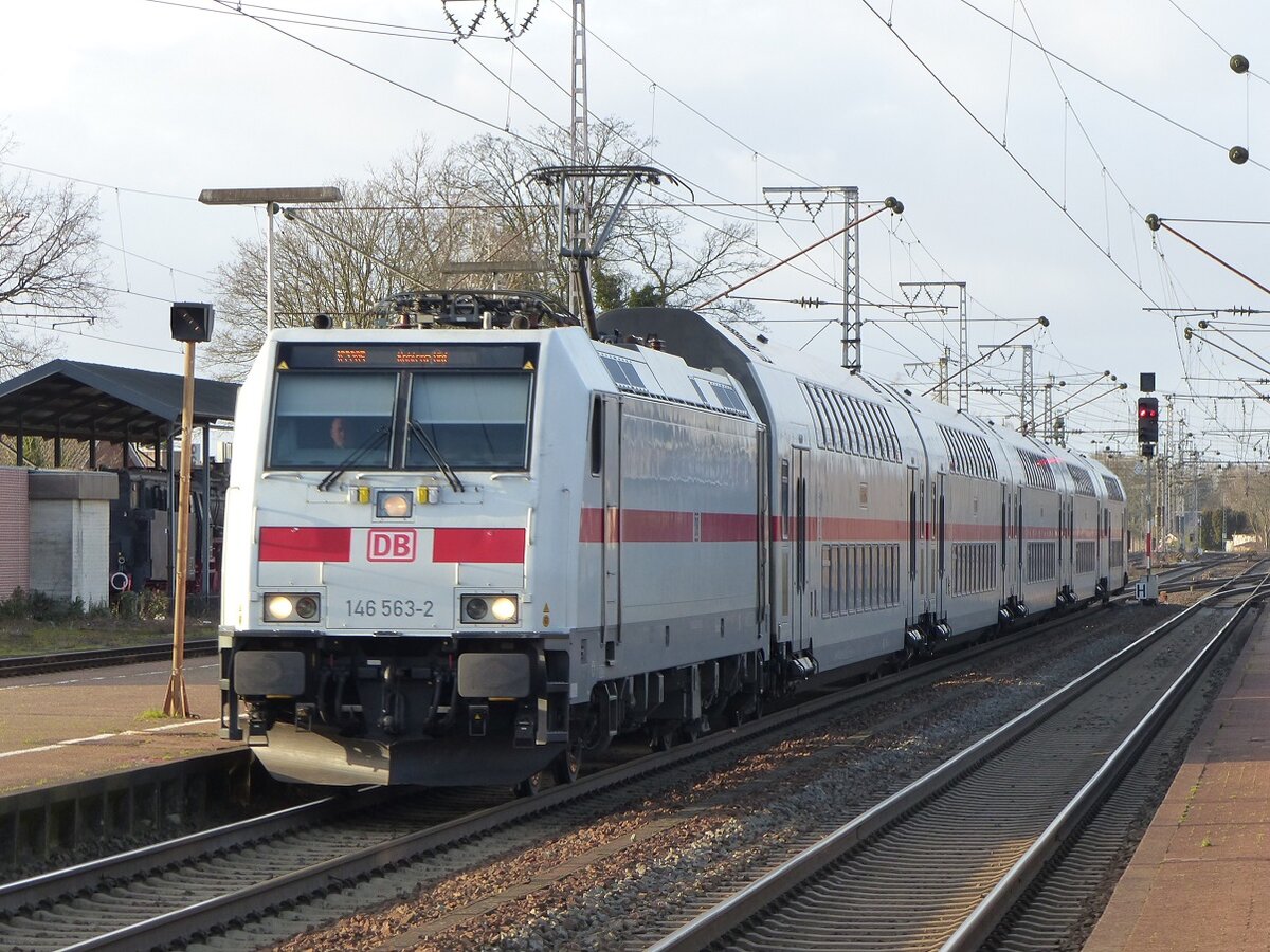 146 563 mit IC 2205 nach Koblenz in Salzbergen, 07.02.2022