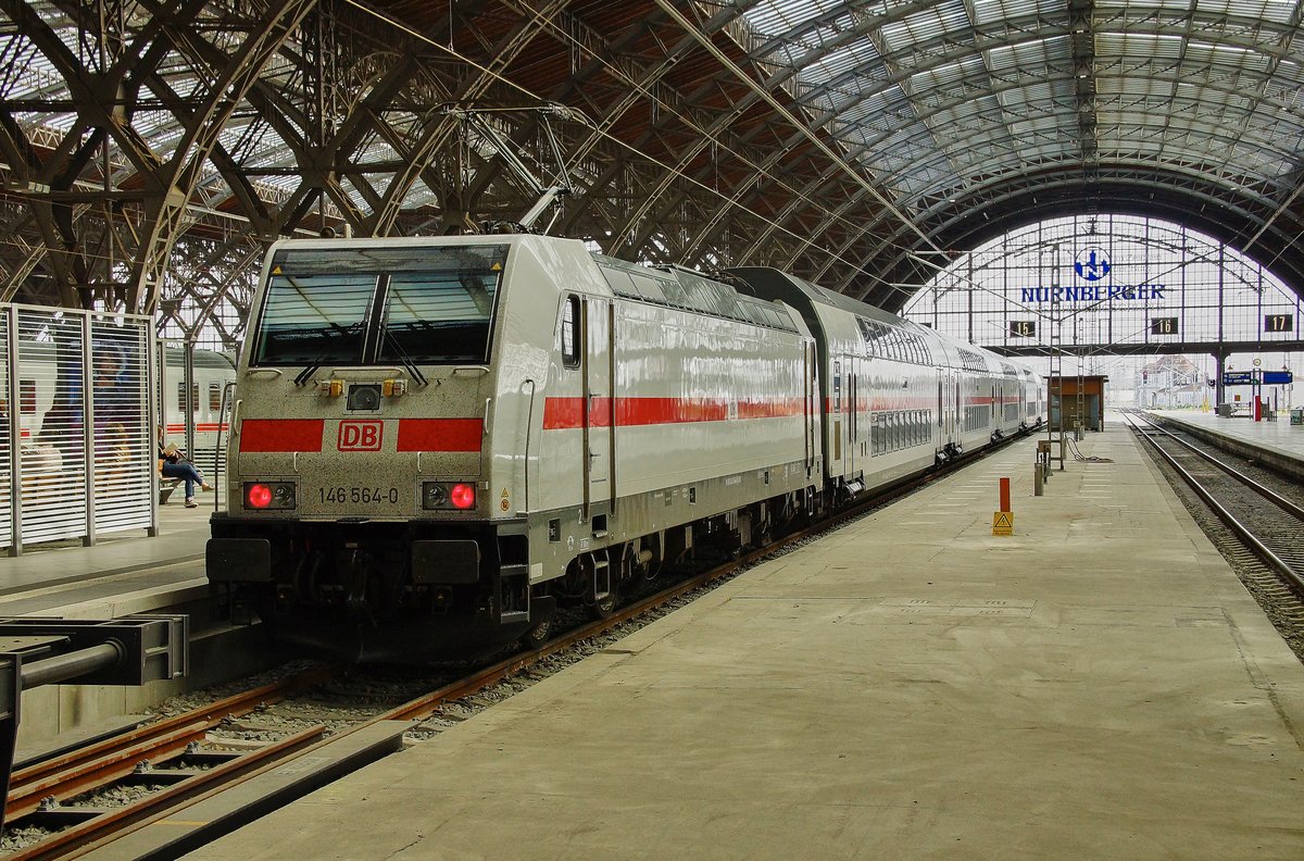 146 564-0 steht am 21.05.16 hier als IC 2038 nach Emden im Leipziger Hbf. bereit.