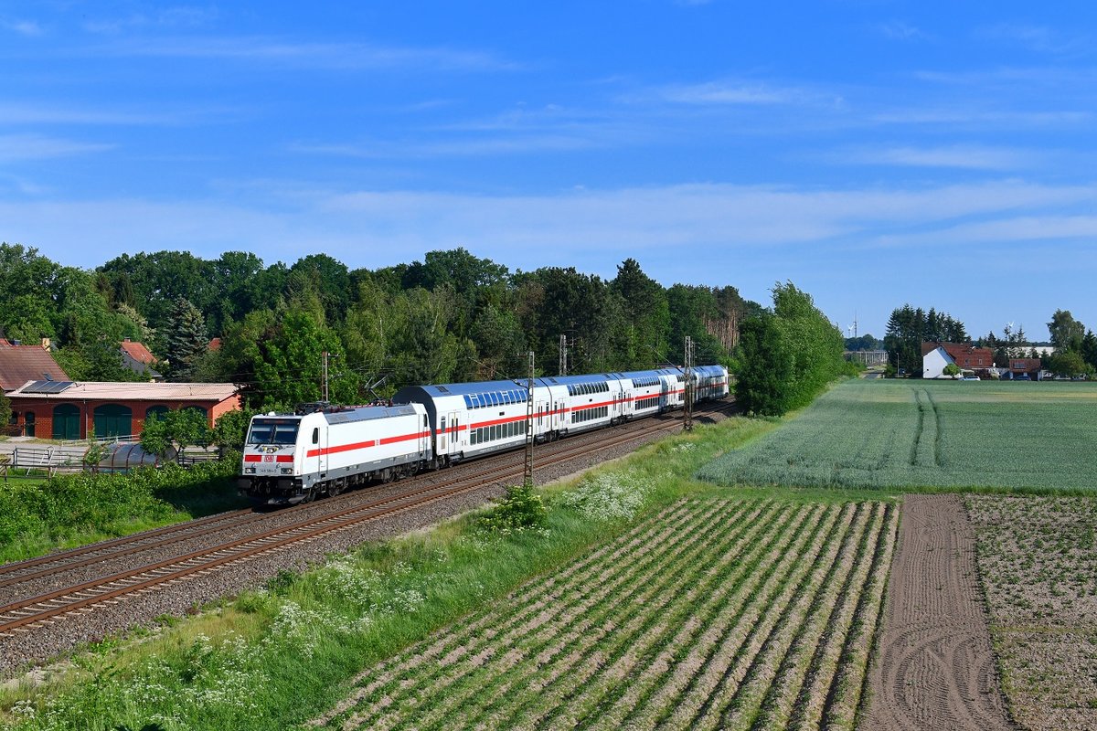 146 564 mit einem IC am 22.05.2018 bei Eystrup.