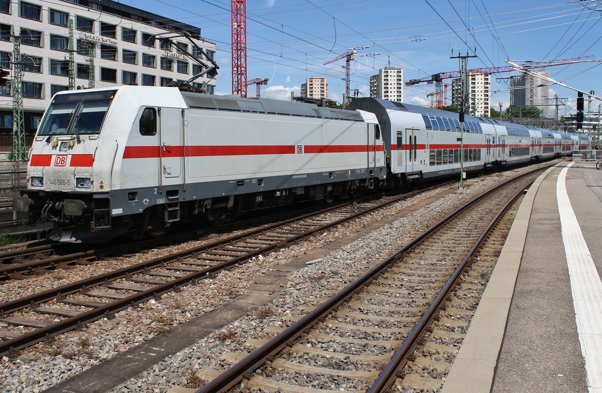 146 566-5 schiebt am 31.05.2019 den IC2387 nach Singen(Hohentwiel) aus dem Stuttgarter Hauptbahnhof.