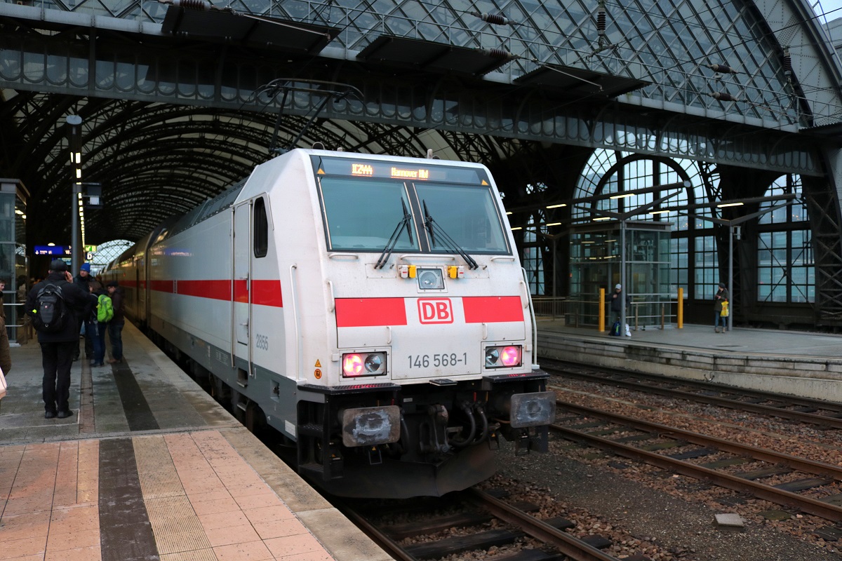 146 568-1 DB als IC 2444 (Linie 55) nach Hannover Hbf steht in seinem Startbahnhof Dresden Hbf auf Gleis 17 bereit. [16.12.2017 | 15:18 Uhr]