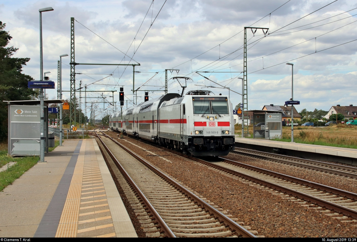146 569-9 DB als IC 2037 (Linie 56) von Norddeich Mole nach Leipzig Hbf durchfährt den Bahnhof Rodleben auf der Bahnstrecke Trebnitz–Leipzig (KBS 254).
[10.8.2019 | 13:39 Uhr]