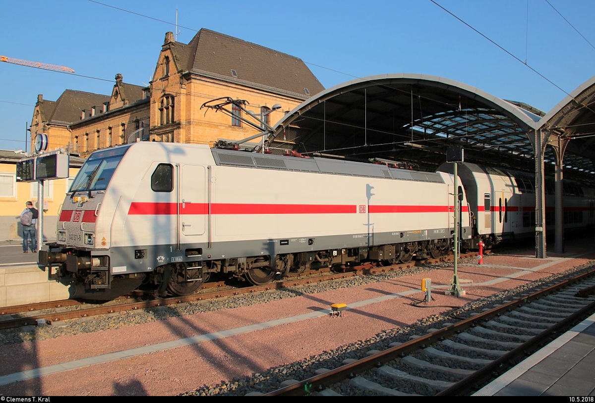 146 571-5 DB als IC 2044 (Linie 55) von Dresden Hbf nach Köln Hbf steht in Halle(Saale)Hbf auf Gleis 9.
[10.5.2018 | 7:04 Uhr]