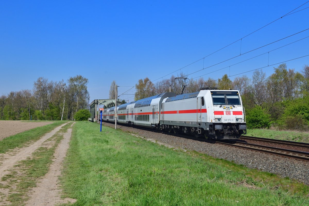 146 572 mit einem IC am 17.04.2019 bei Woltorf.