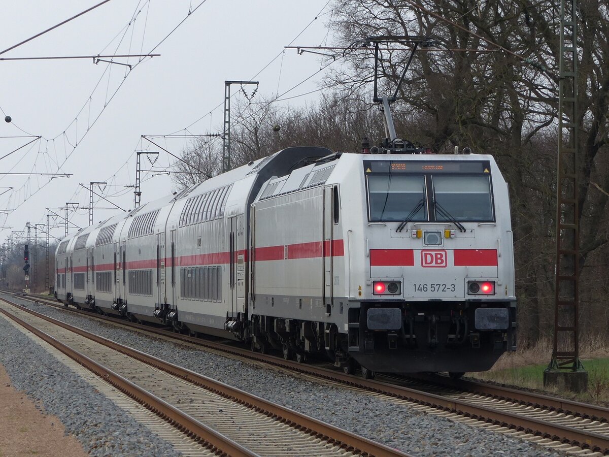 146 572 schiebt IC 2038 (umgeleitet) nach Emden in Richtung Salzbergen