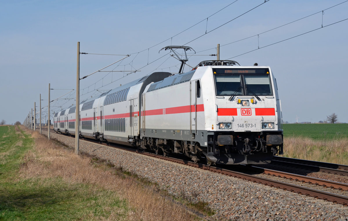 146 573 beförderte am 25.03.17 den IC 2037 durch Eismannsdorf in Richtung Leipzig.