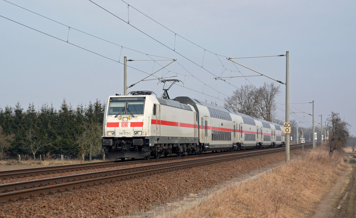 146 573 führte am 04.03.18 den umgeleiteten IC 2033 durch Jeßnitz Richtung Bitterfeld. Wegen Bauarbeiten in Magdeburg wurde über Dessau nach Leipzig umgeleitet.