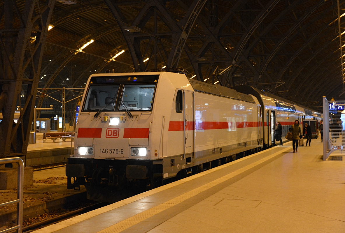 146 575-6 mit dem IC Zug im Hauptbahnhof von Leipzig. Die Aufnahme stammt vom 14.02.2018. 