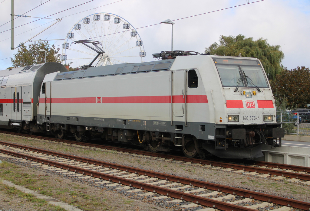 146 576-4  mit IC 2239(WWM-LL)kurz vor der Ausfahrt in Warnem�nde am 01.10.2026