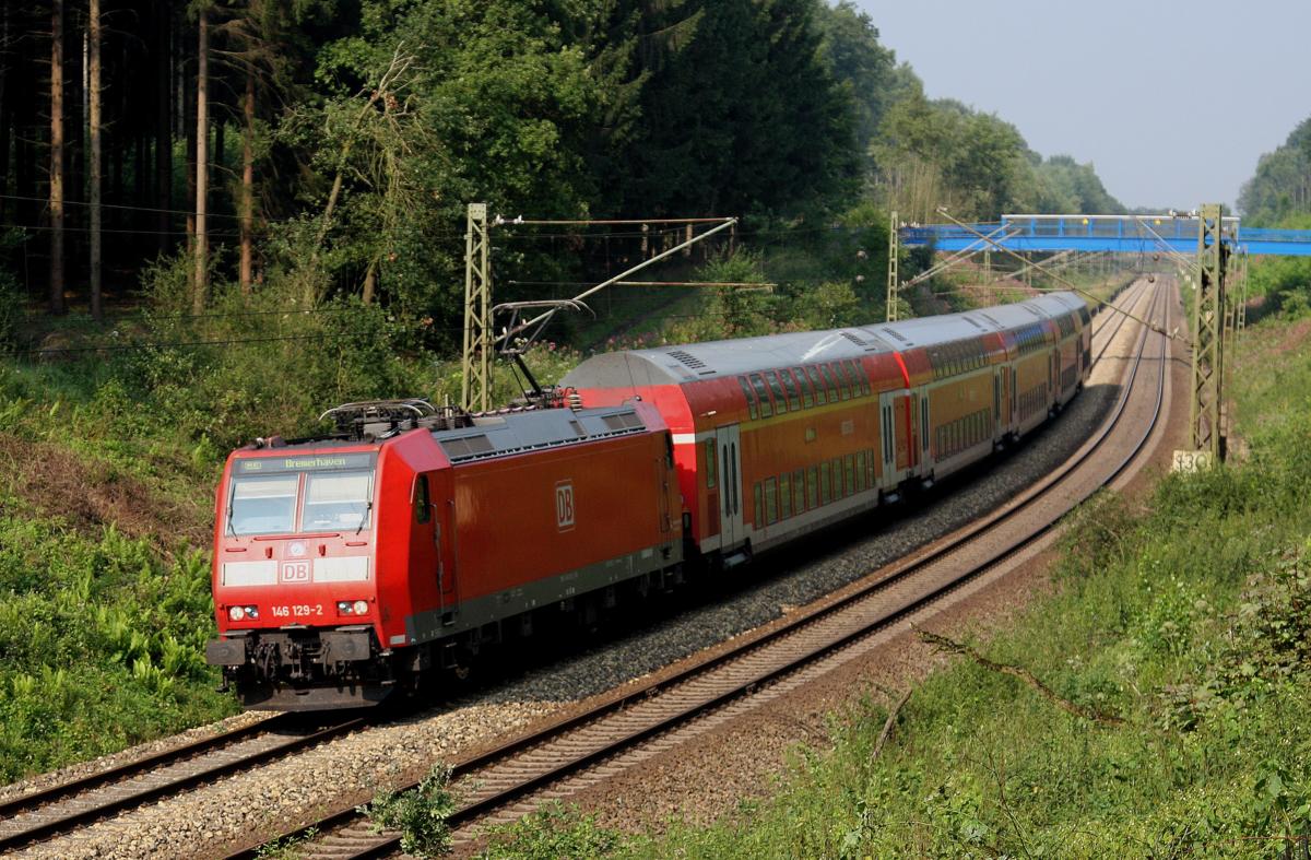 146129 mit RE nach Bremerhaven Lehe bei Ostercappeln Haaren am 29.7.2014 um 8.46 Uhr.