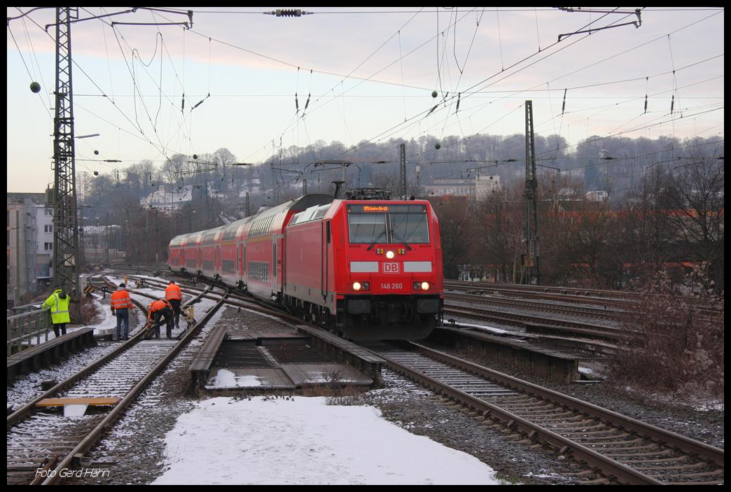 146260 fährt mit dem RE nach Minden am 18.1.2017 um 09.02 Uhr in den HBF Bielefeld ein.