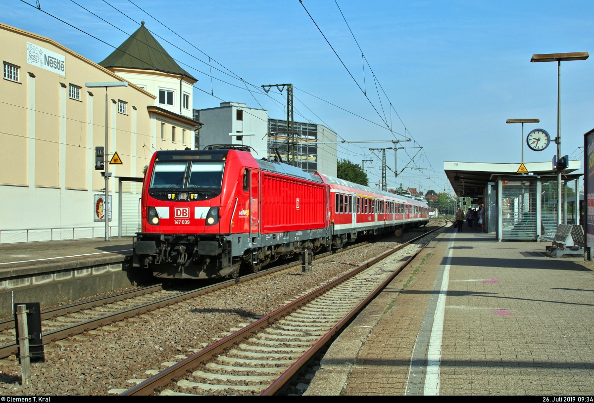 147 009-5 von DB Regio Baden-Württemberg als RB 19177 von Heilbronn Hbf nach Stuttgart Hbf steht im Bahnhof Ludwigsburg auf Gleis 4.
[26.7.2019 | 9:34 Uhr]