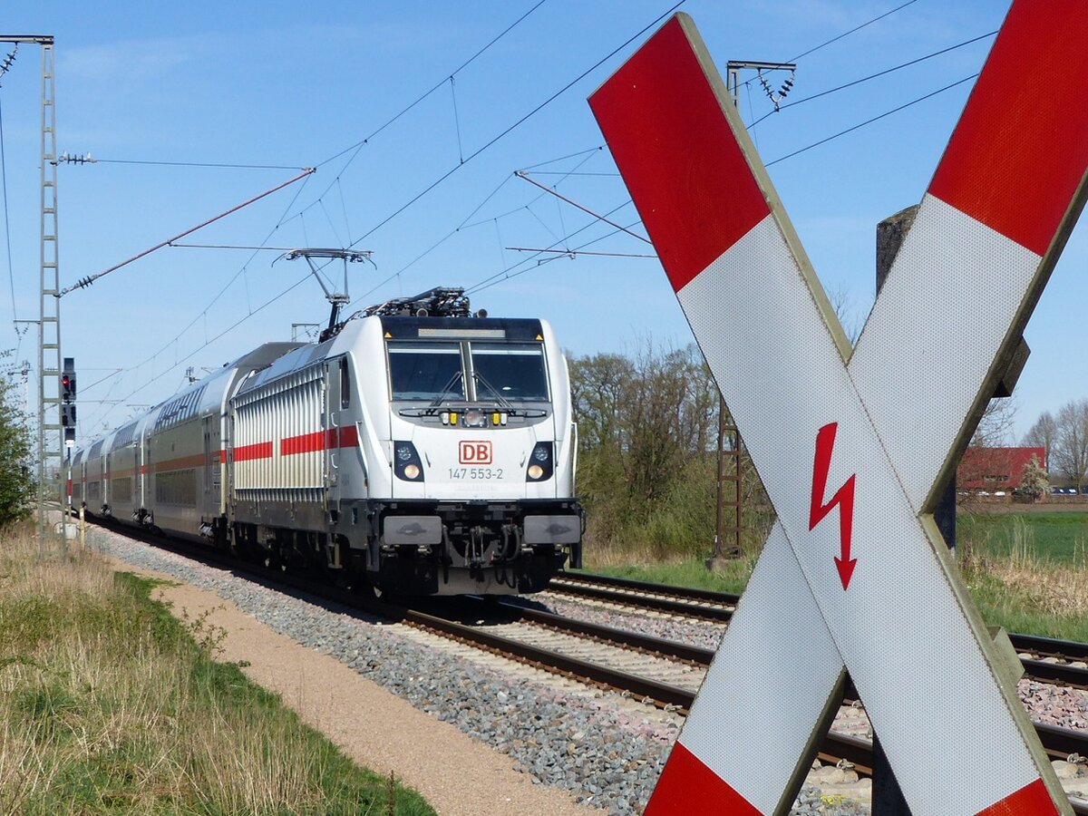 147 553 mit IC 2321 Norddeich=Mole - Frankfurt (M) bei Salzbergen, 16.04.2022