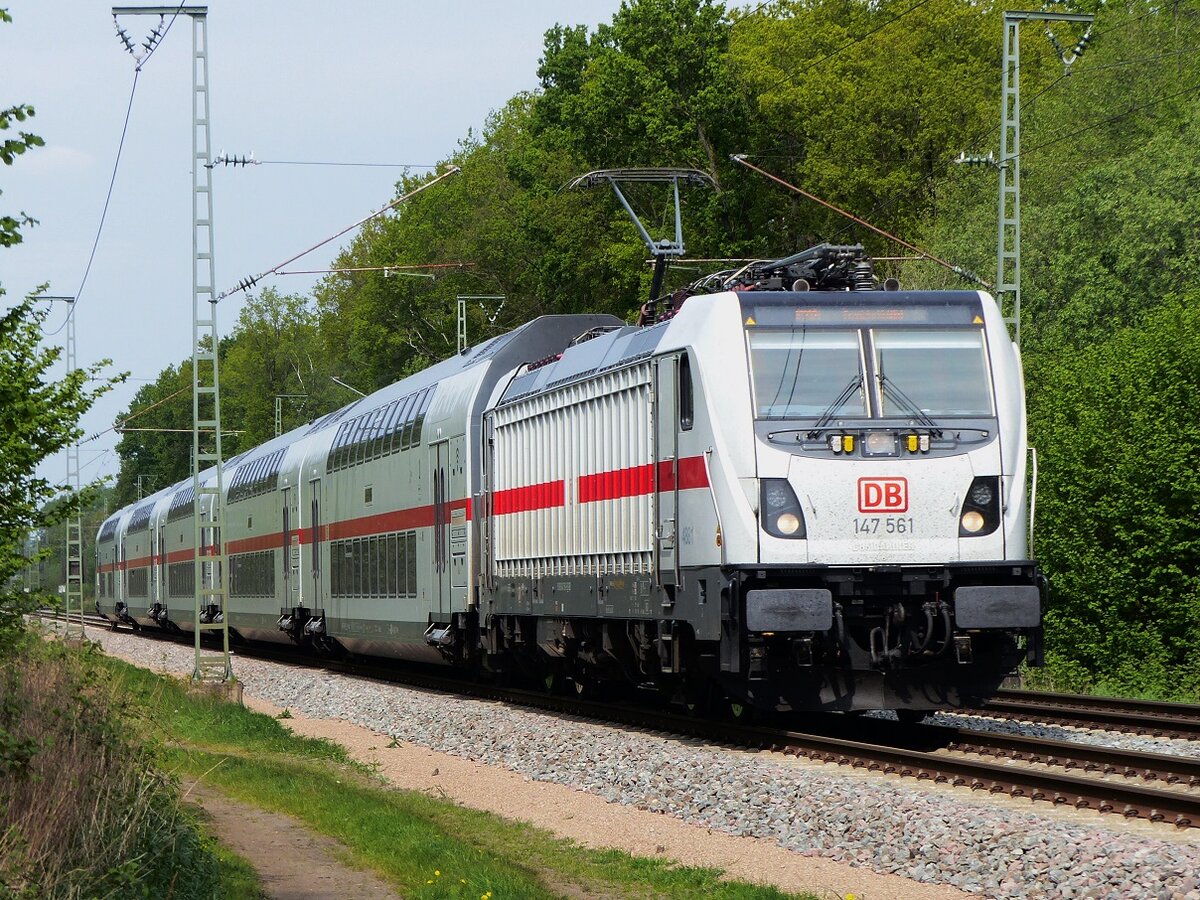 147 561 mit IC 2321 Norddeich=Mole - Frankfurt (M) in Rheine=Bentlage, 07.05.2022
