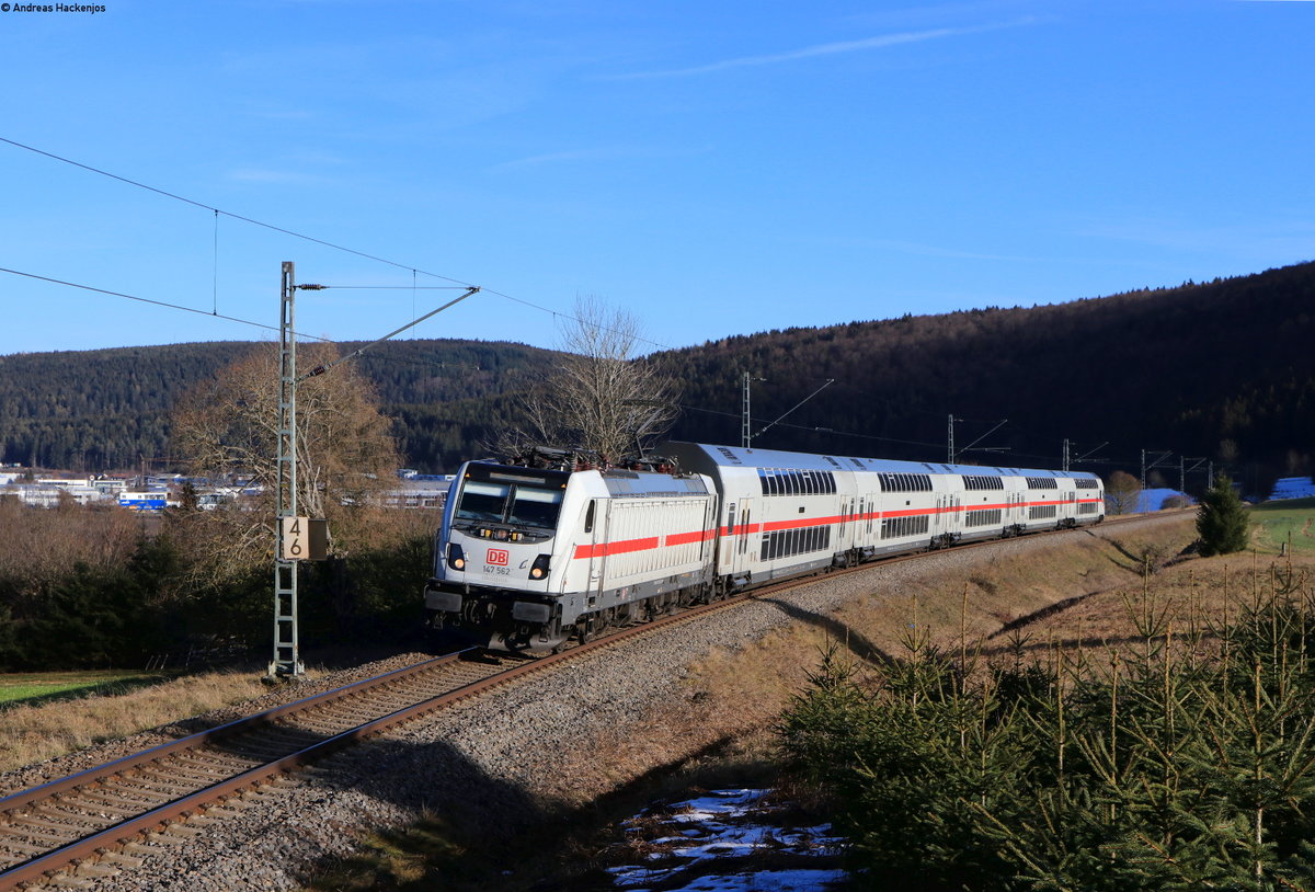 147 562-3 mit dem IC 2385 (Stuttgart Hbf-Singen(Htw)) bei Möhringen 18.12.20