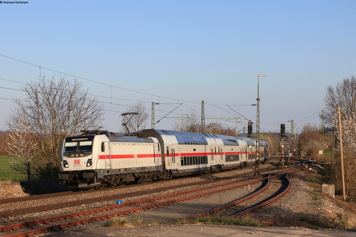 147 563-1 mit dem IC 2382/RE 52382 (Singen(Htw)-Stuttgart Hbf) in Welschingen 6.4.20