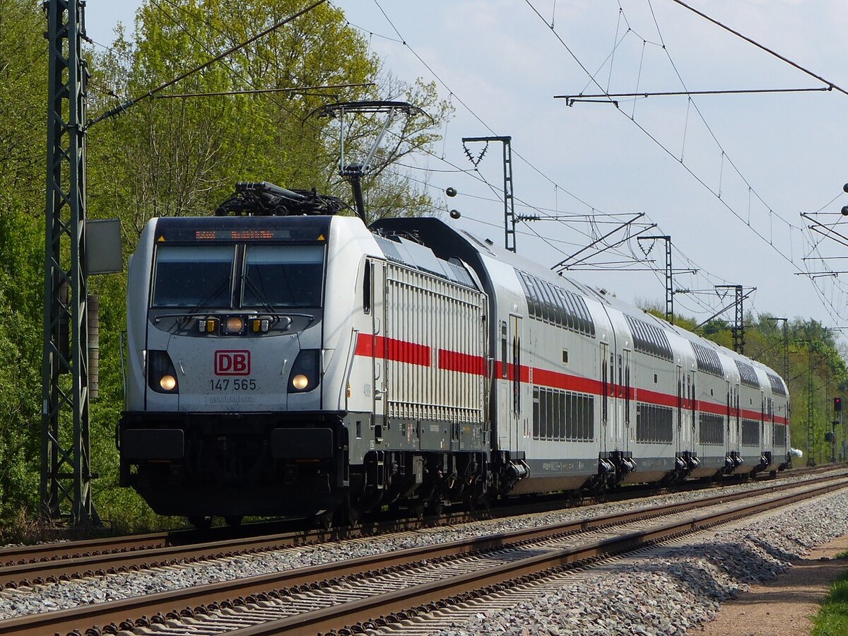 147 565 mit IC 2322 Frankfurt(M) - Norddeich=Mole in Rheine=Bentlage, 02.05.2022