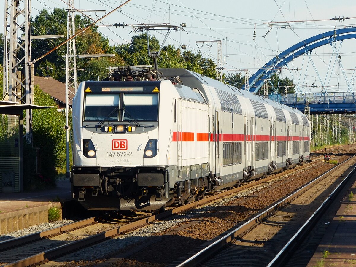 147 572 mit IC 2004 Koblenz - Emden in Salzbergen, 01.09.2022