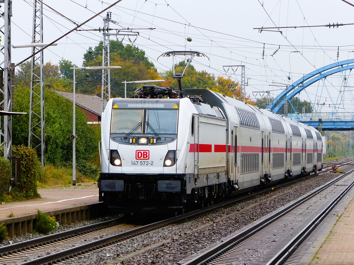 147 572 mit IC 2322 Friedberg - Norddeich=Mole in Salzbergen, 22.10.2022