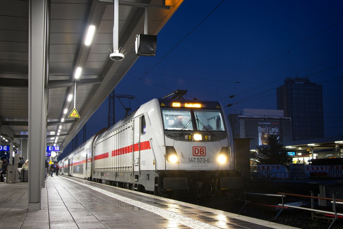 147 573-0 am IC 2325 auf dem Weg nach Frankfurt in Dortmund Hbf (29.12.2021)
