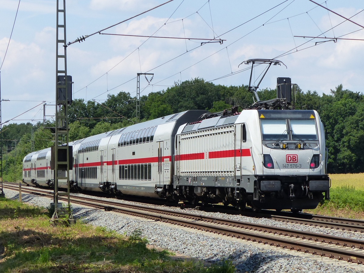 147 576 schiebt IC 2322 Frankfurt (M) - Norddeich=Mole in Rheine=Bentlage, 25.06.2022