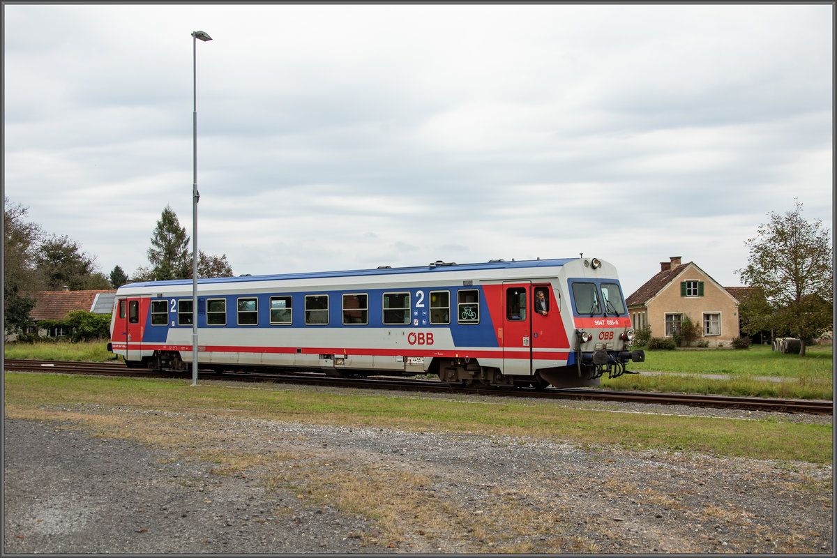 14.September 2019.
5047.035 überstellt in Bad Radkersburg auf Gleis 1 um dem Planverkehr platz zu machen. 


